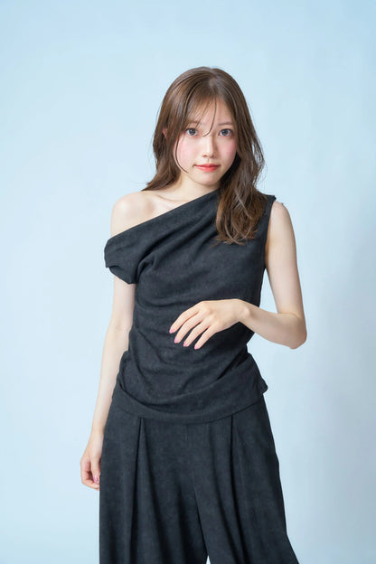 One-shoulder top